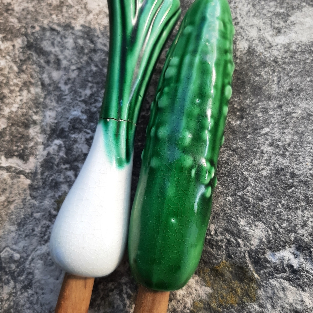 Amazing!! Vintage salad bowl with serving spoon and fork. - Picture 3 of 4